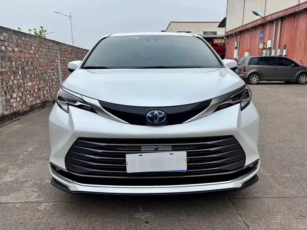Toyota Sienna 2022 из CN, фото 2