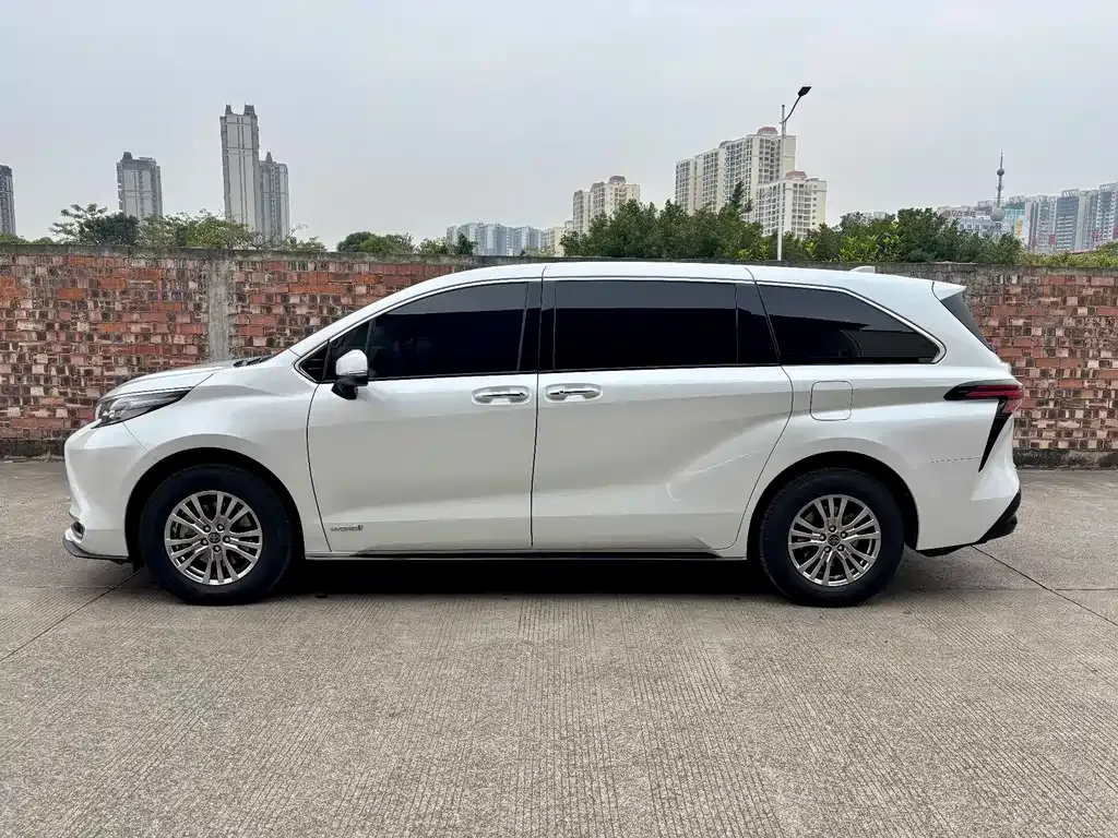 Toyota Sienna 2022 из CN, фото 3