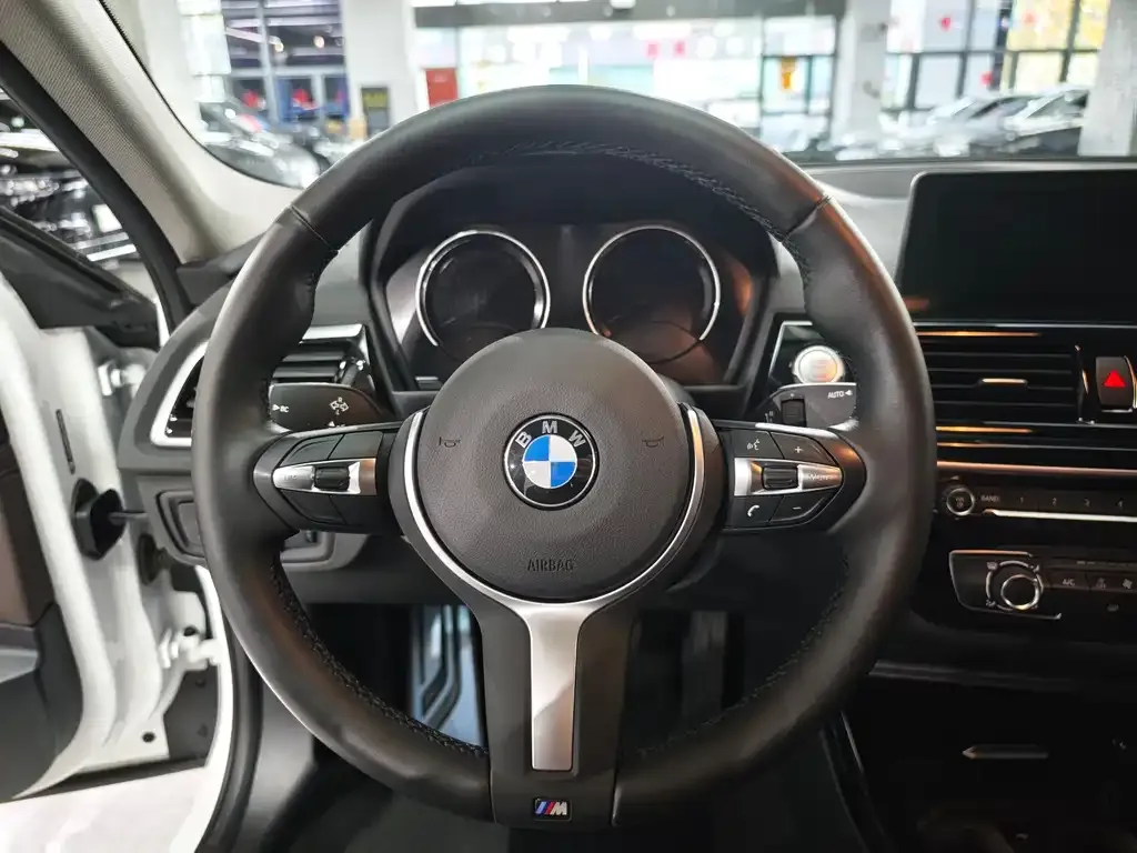 BMW 1 Series 2021 из CN, фото 8