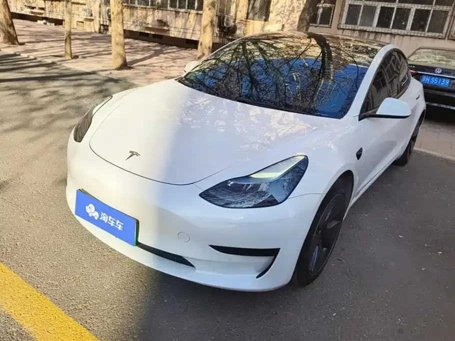 Tesla Model 3 — фото 1