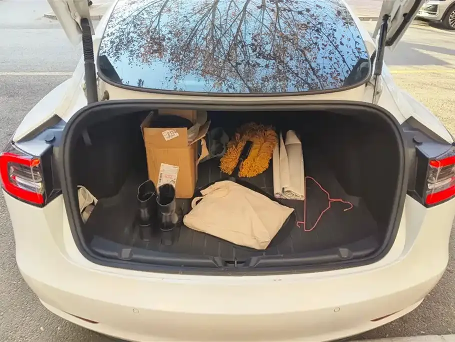 Tesla Model 3 — фото 10