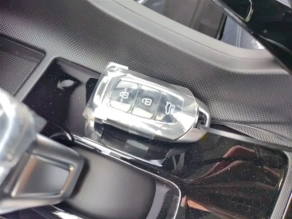 Hyundai Elantra 2025 из CN, фото 4