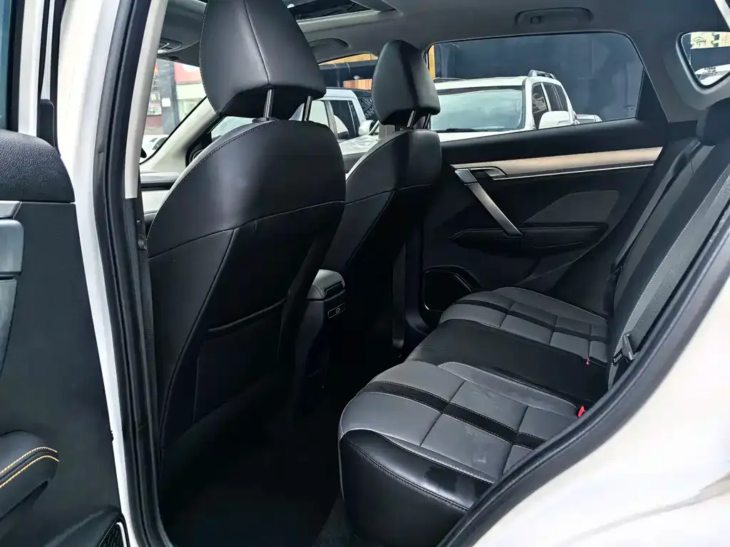 Geely Binyue 2023 из CN, фото 2