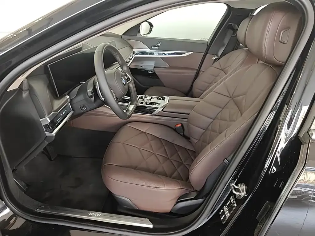 BMW 7 Series 2025 из CN, фото 5
