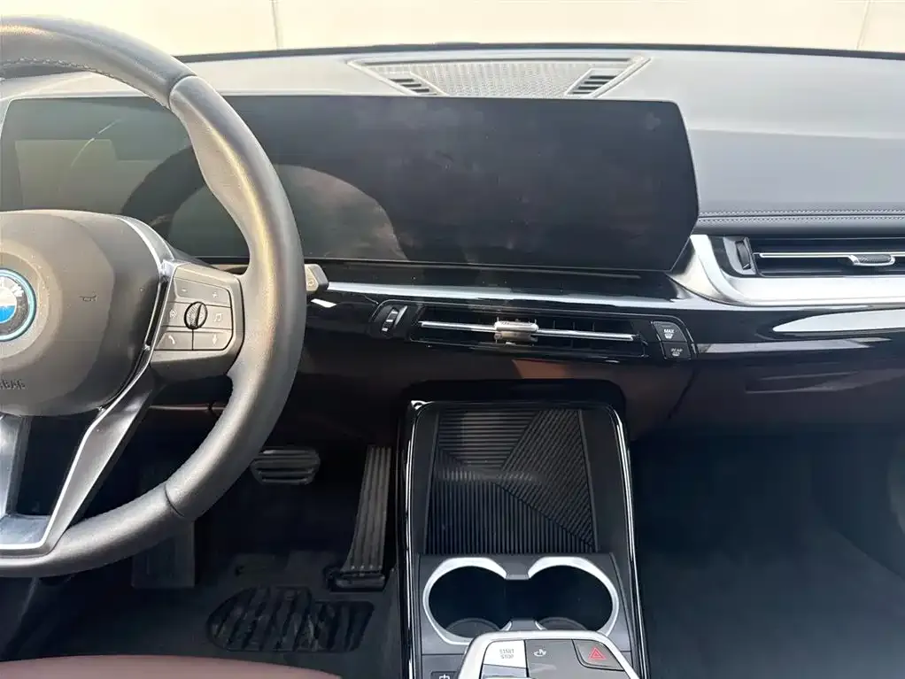BMW iX1 2025 из CN, фото 8