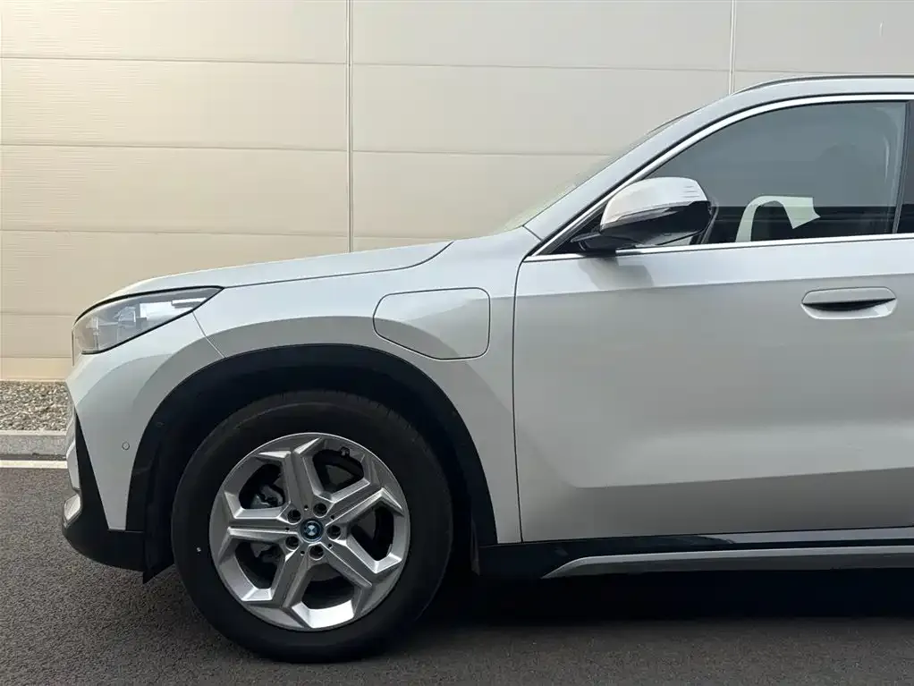 BMW iX1 2025 из CN, фото 3