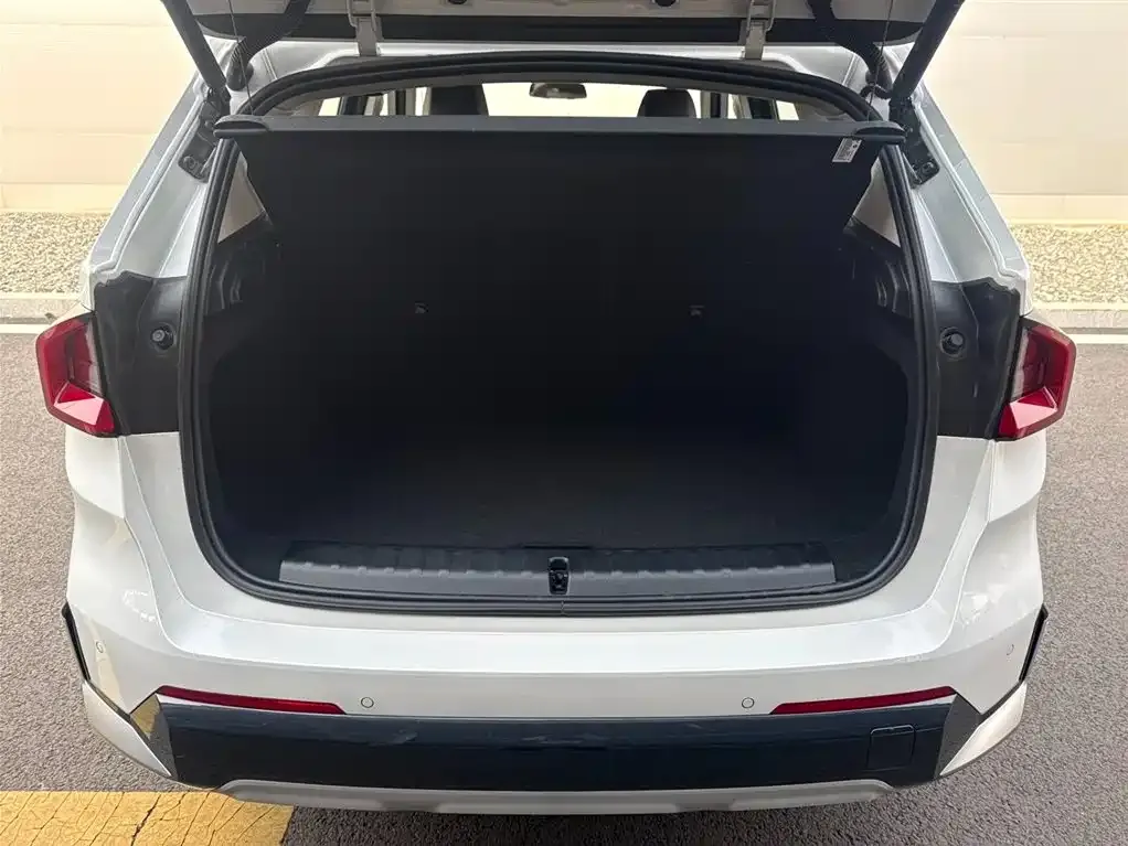BMW iX1 2025 из CN, фото 10