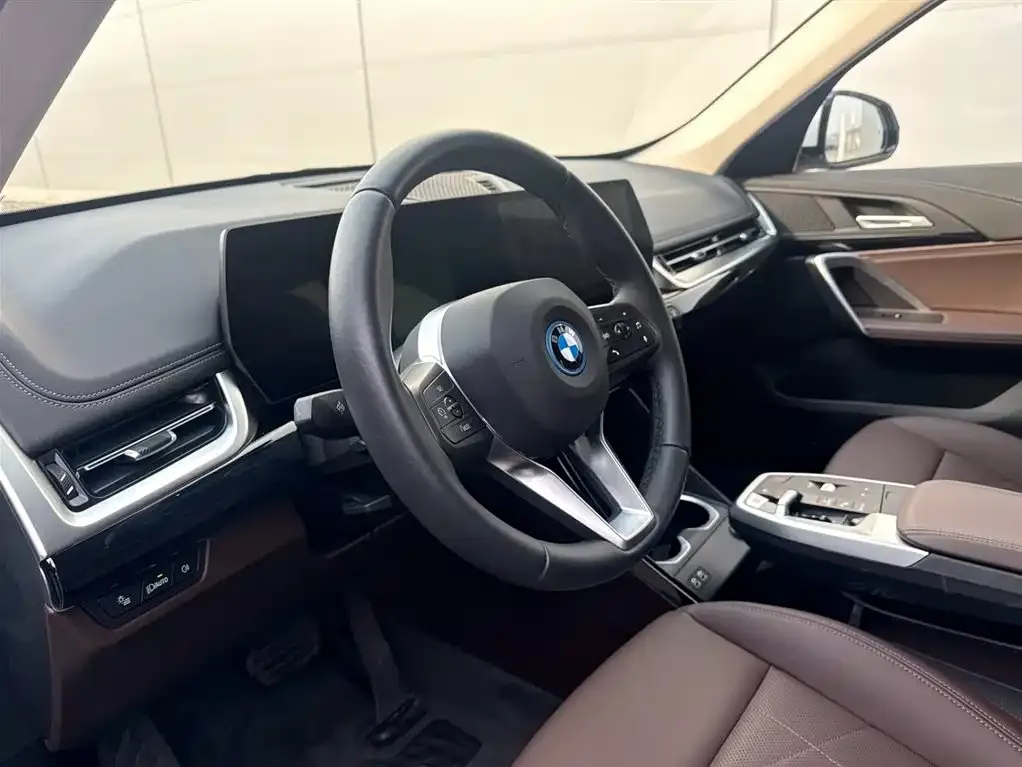 BMW iX1 2025 из CN, фото 4