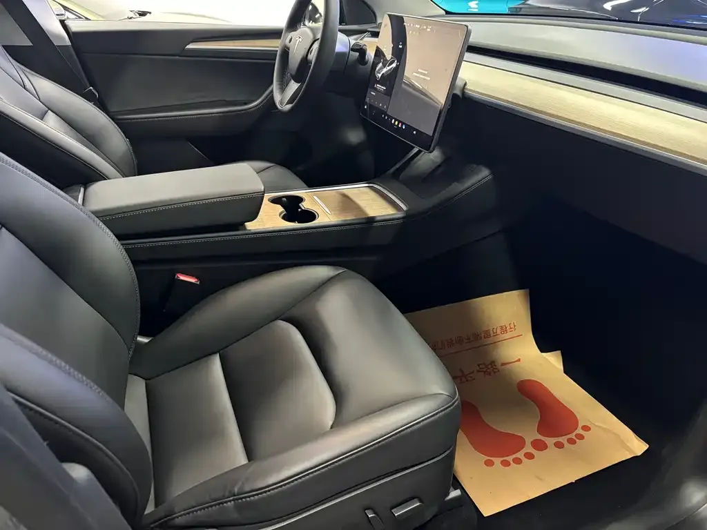 Tesla Model Y — фото 7