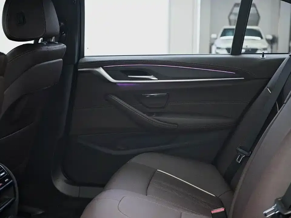 BMW 5 Series 2023 из CN, фото 2