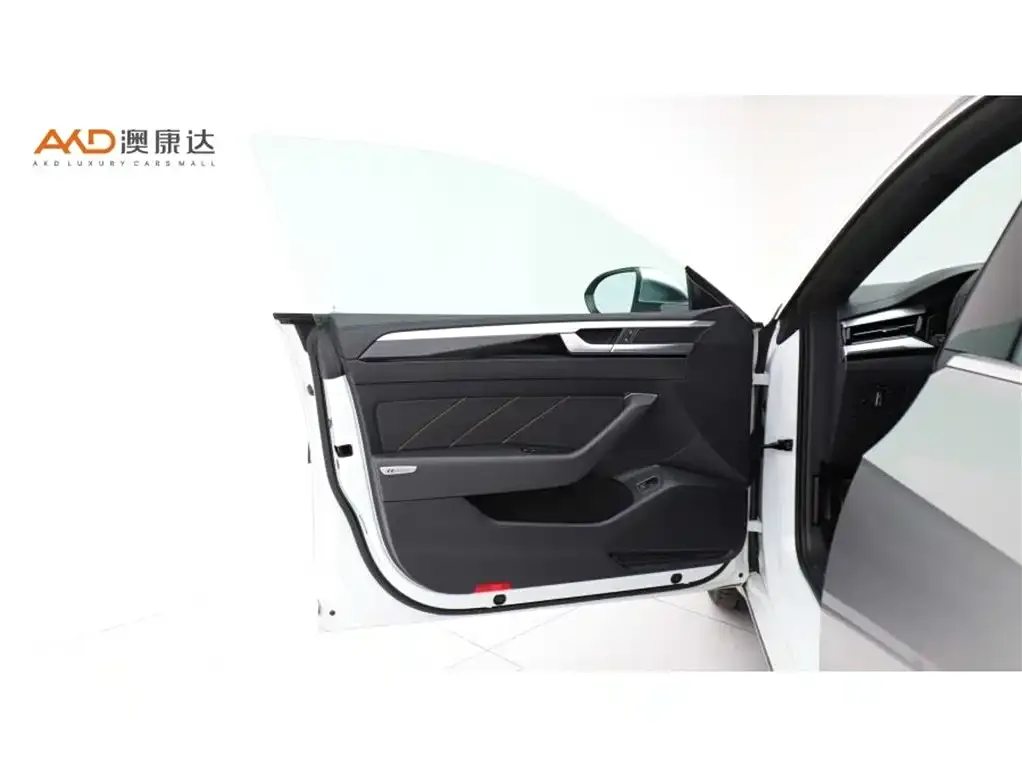Volkswagen CC 2024 из CN, фото 8