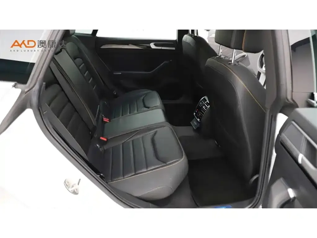 Volkswagen CC 2024 из CN, фото 6