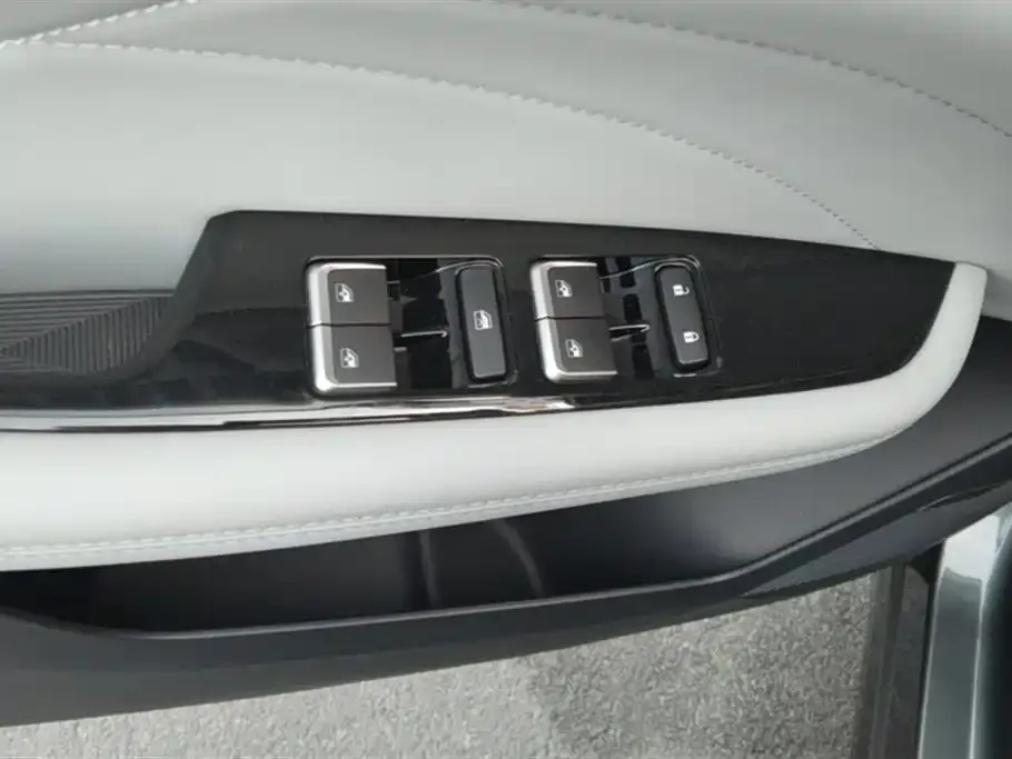 Changan UNI-Z New Energy 2024 из CN, фото 2