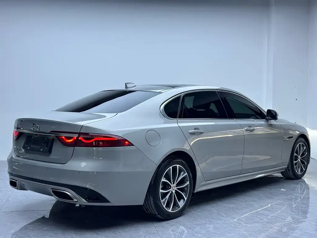 Jaguar XFL — фото 3
