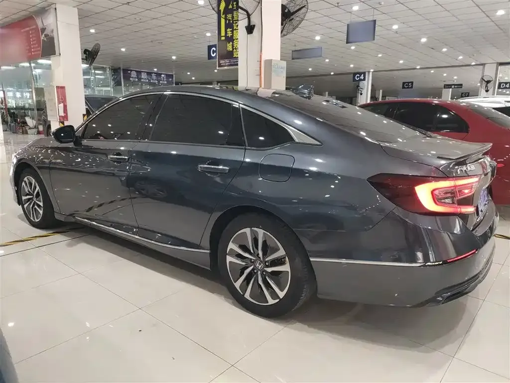 Honda Accord — фото 9