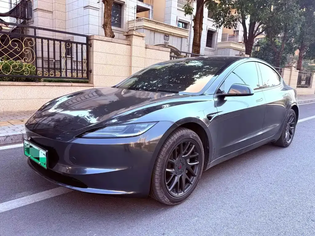 Tesla Model 3 — фото 1