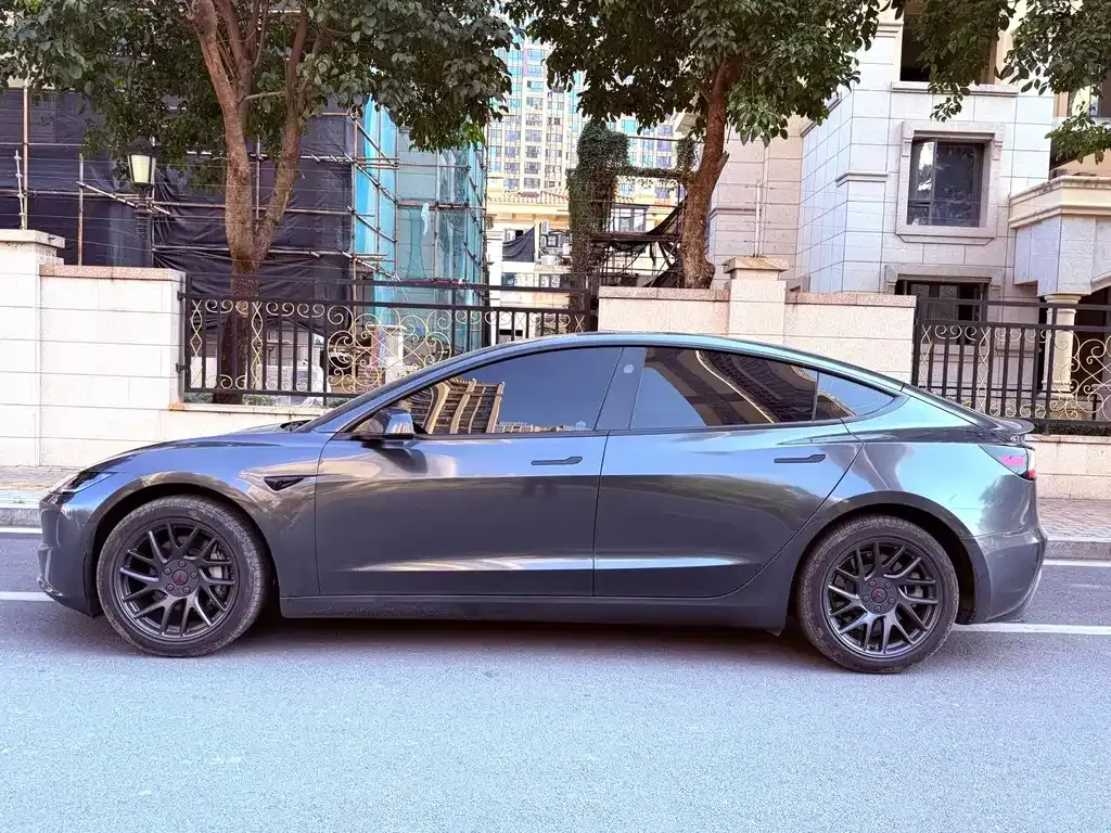 Tesla Model 3 — фото 9