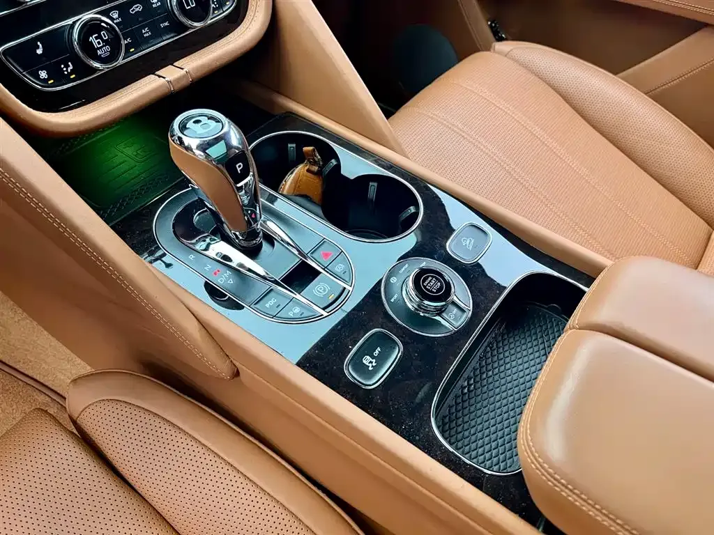 Bentley Bentayga 2021 из CN, фото 10