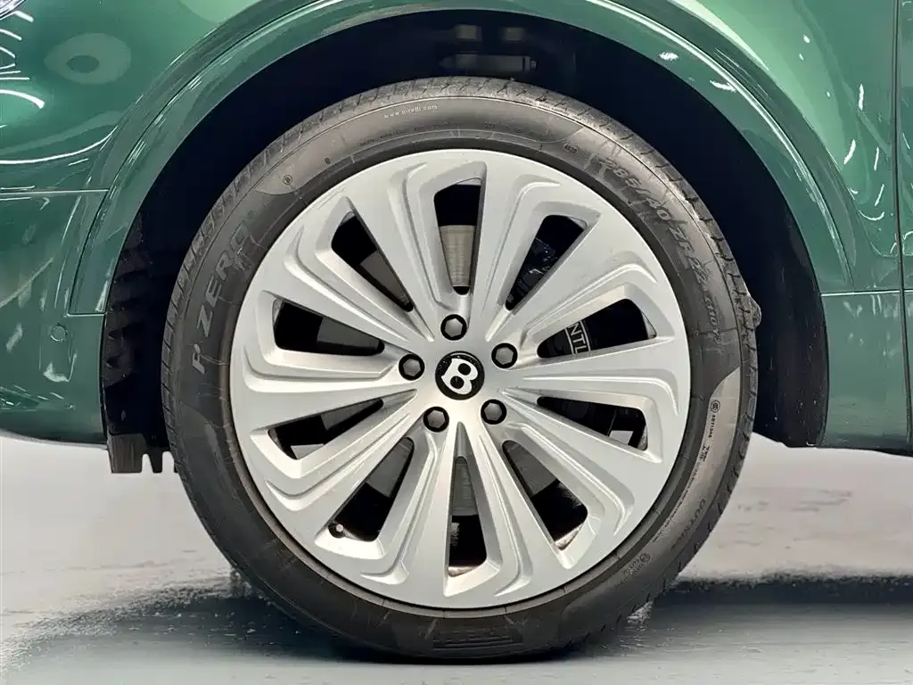 Bentley Bentayga 2021 из CN, фото 8