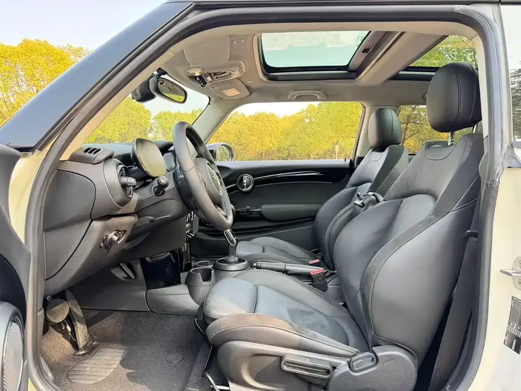 MINI Cooper (3-door) 2021 из CN, фото 2