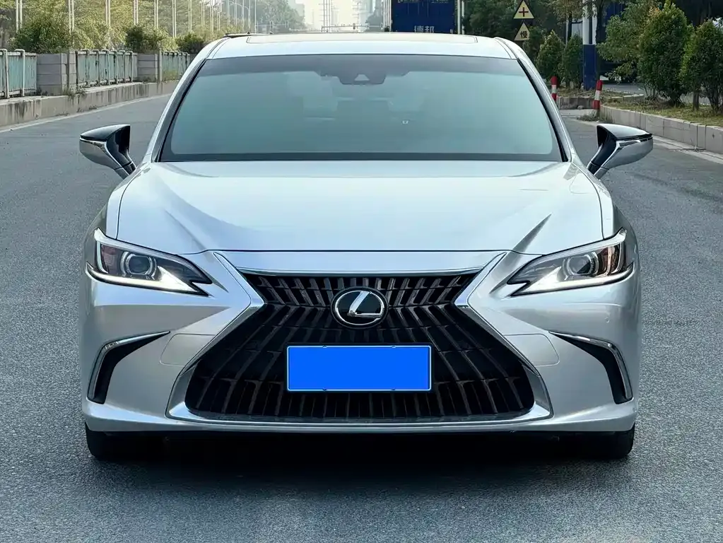 Lexus ES 2023 из CN, фото 2