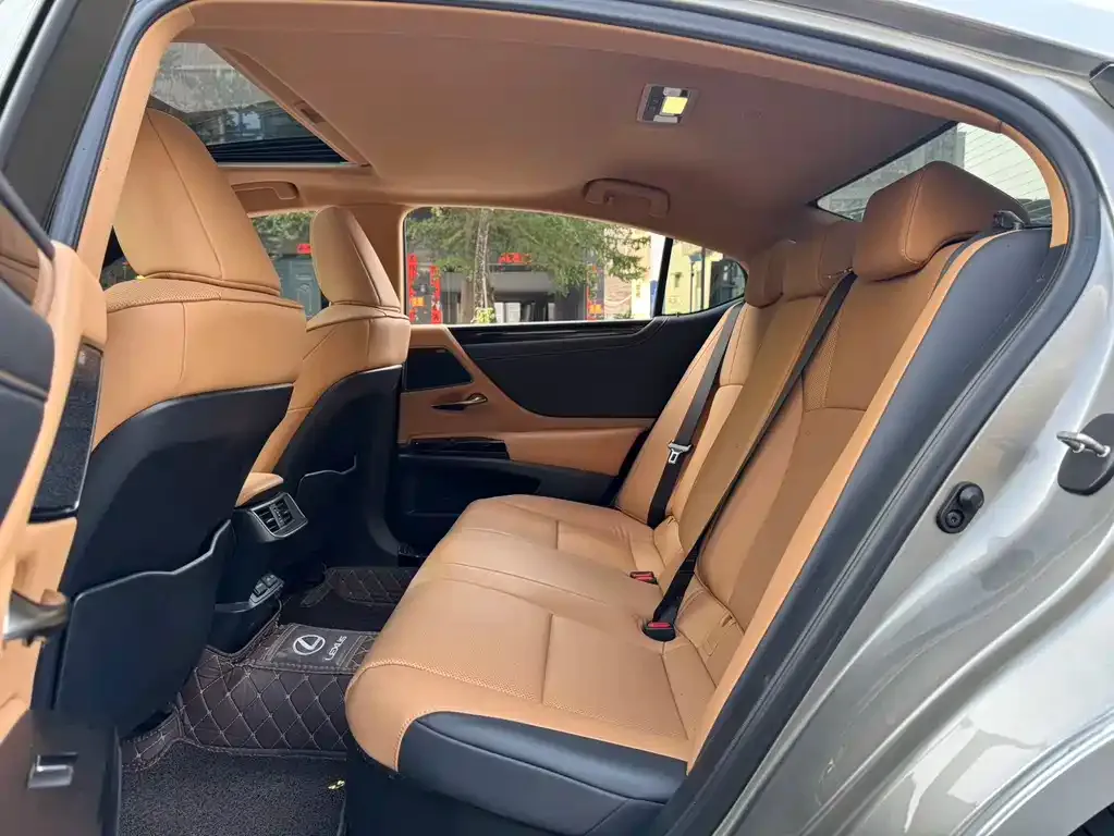 Lexus ES 2023 из CN, фото 4