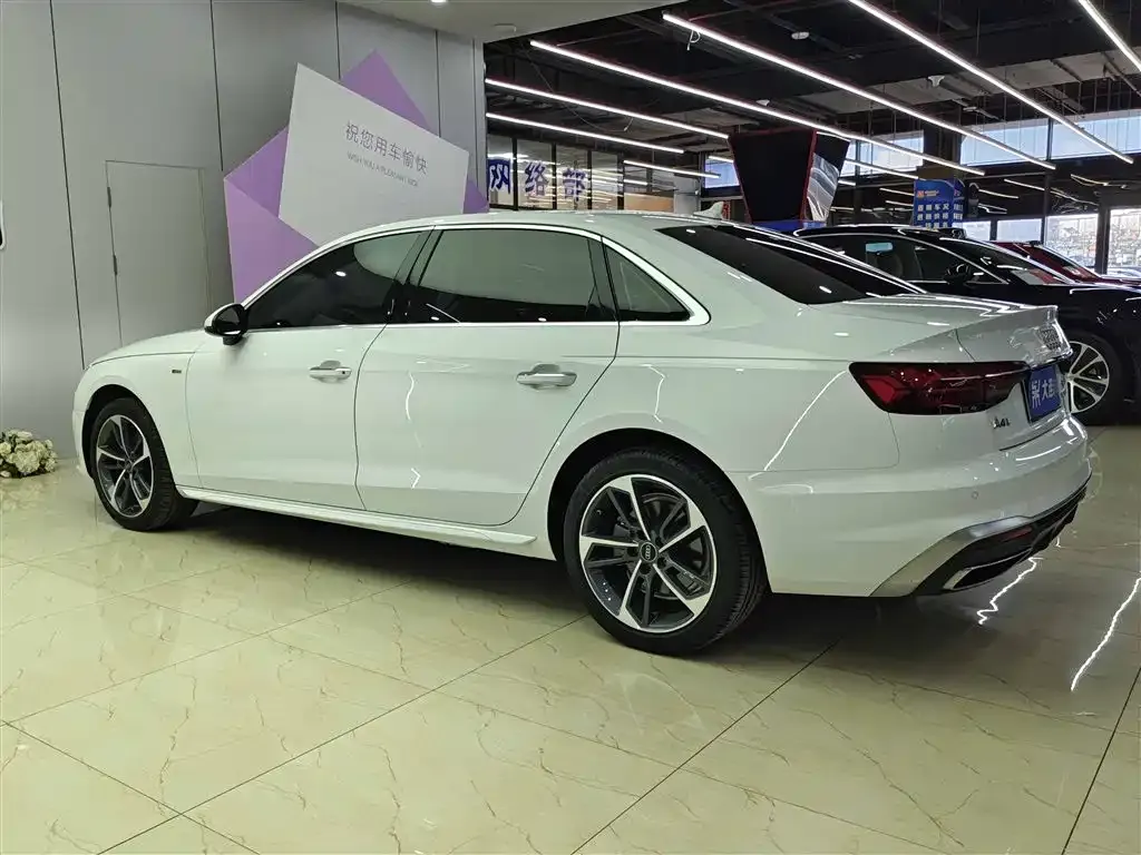 Audi A4L 2022 из CN, фото 3