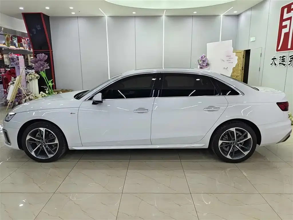 Audi A4L 2022 из CN, фото 9