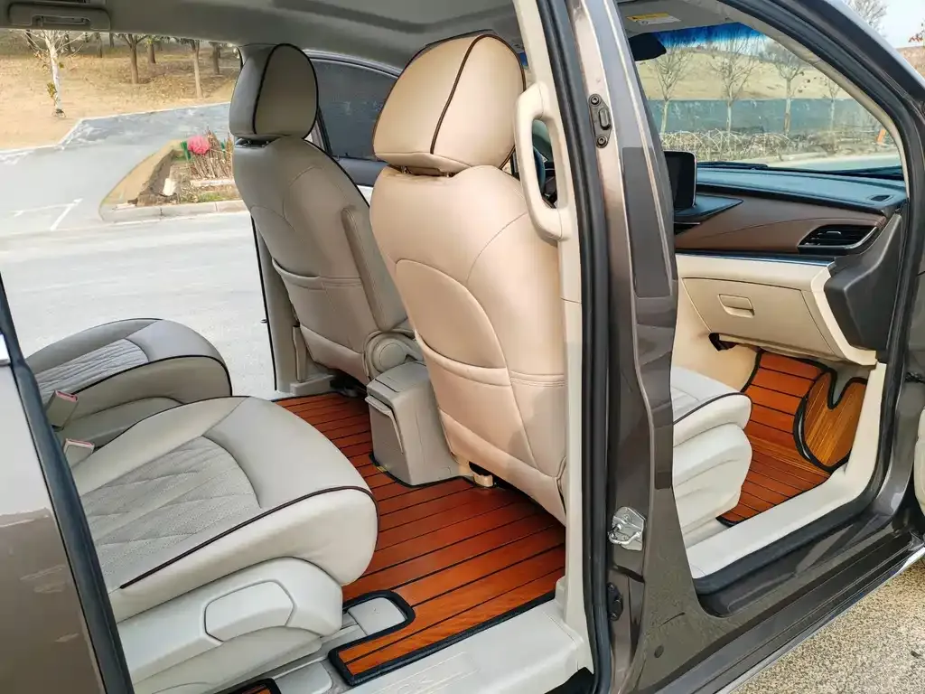 Buick GL8 2023 из CN, фото 10