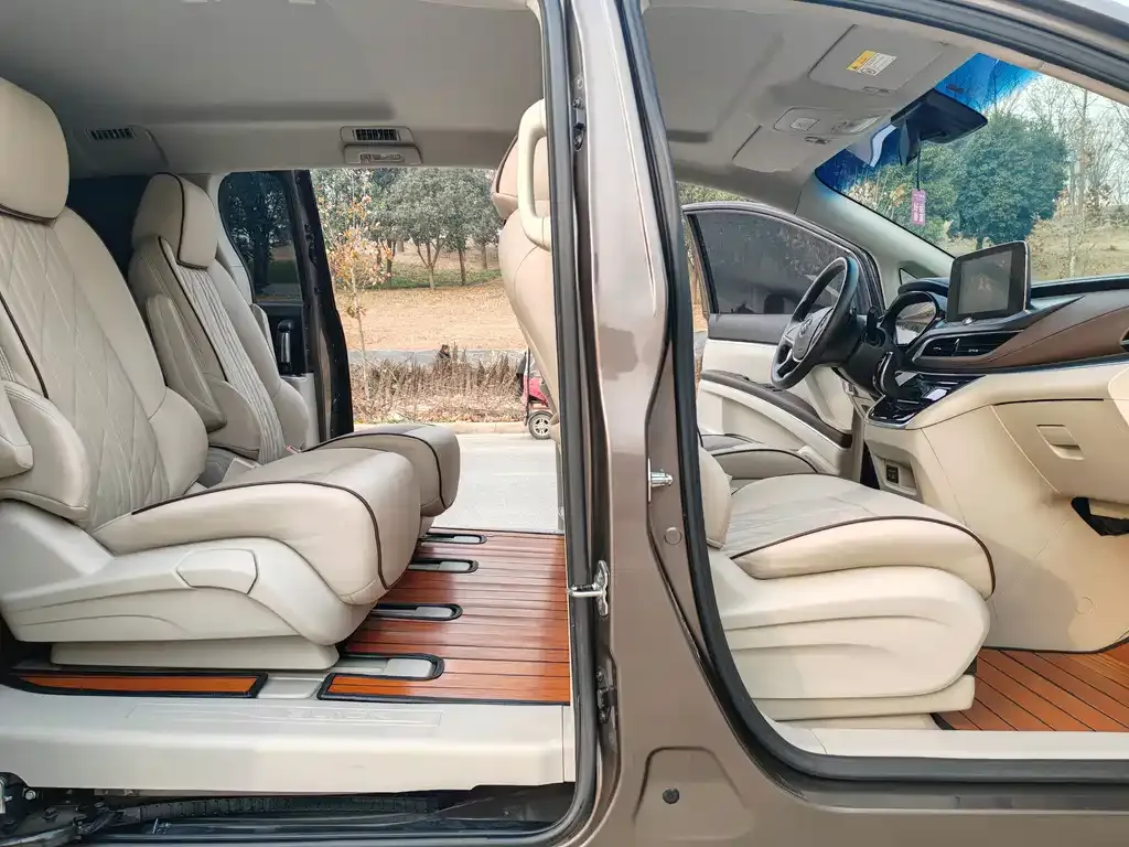Buick GL8 2023 из CN, фото 9