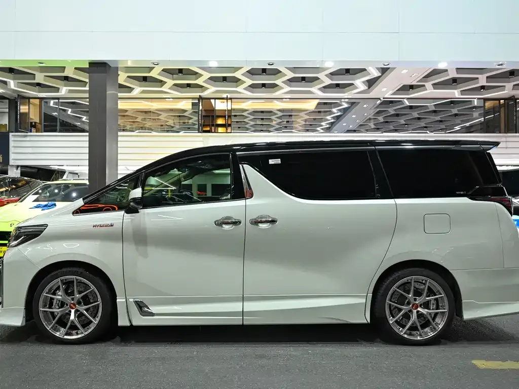 Toyota Alphard 2023 из CN, фото 8