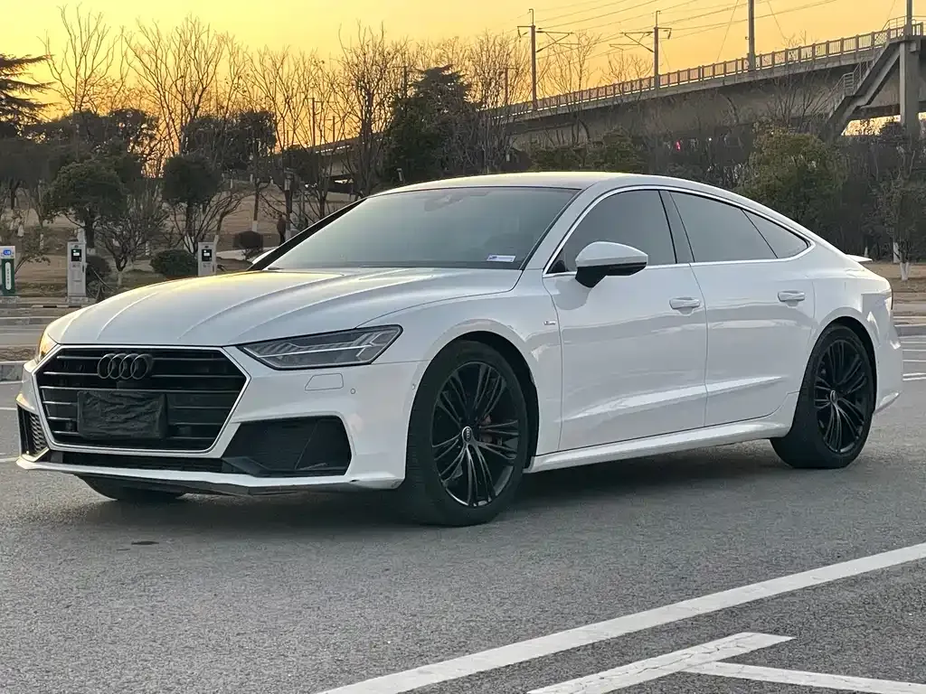 Audi A7 — фото 1