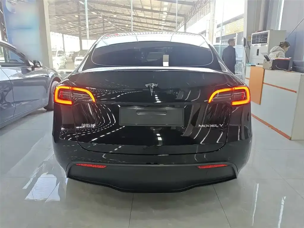 Tesla Model Y — фото 7