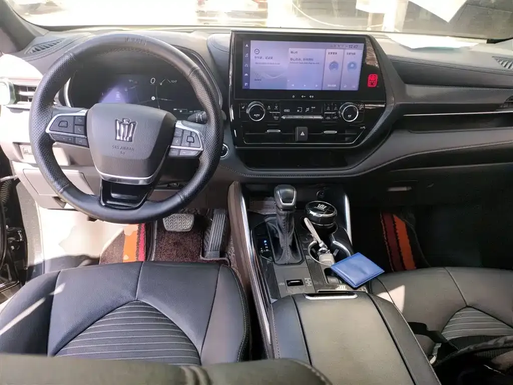 Toyota Crown Kluger 2023 из CN, фото 10
