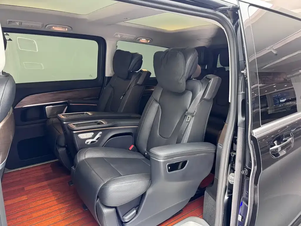 Mercedes-Benz V-Class 2023 из CN, фото 5