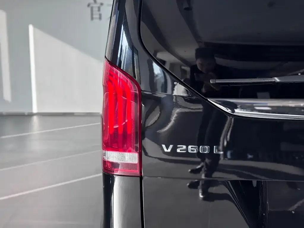 Mercedes-Benz V-Class 2023 из CN, фото 2