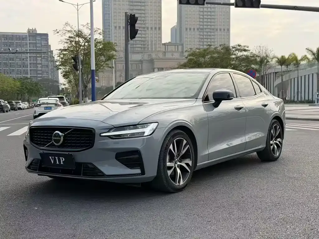 Volvo S60 2024 из CN, фото 1