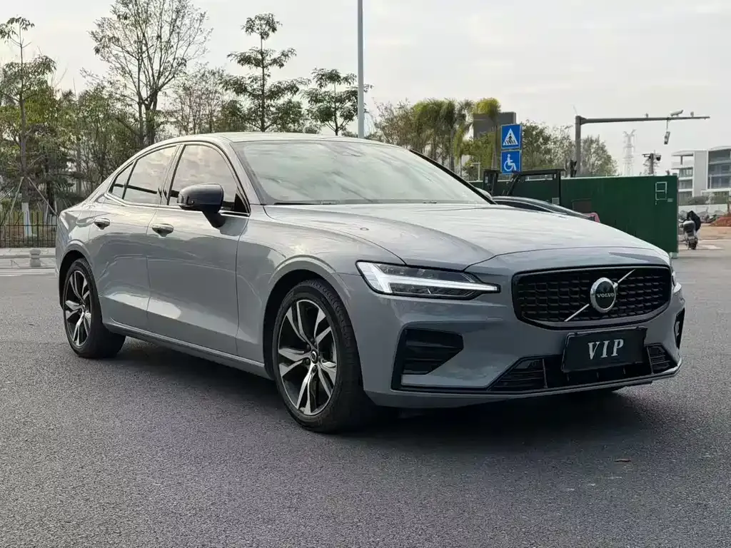 Volvo S60 2024 из CN, фото 4