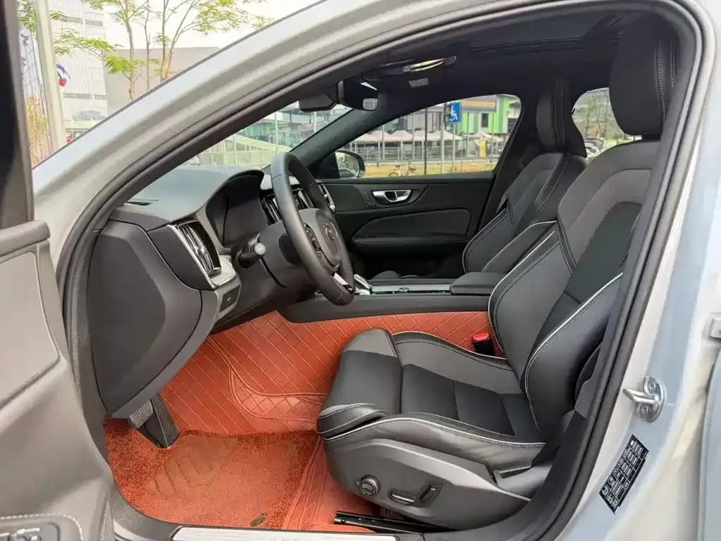 Volvo S60 2024 из CN, фото 5