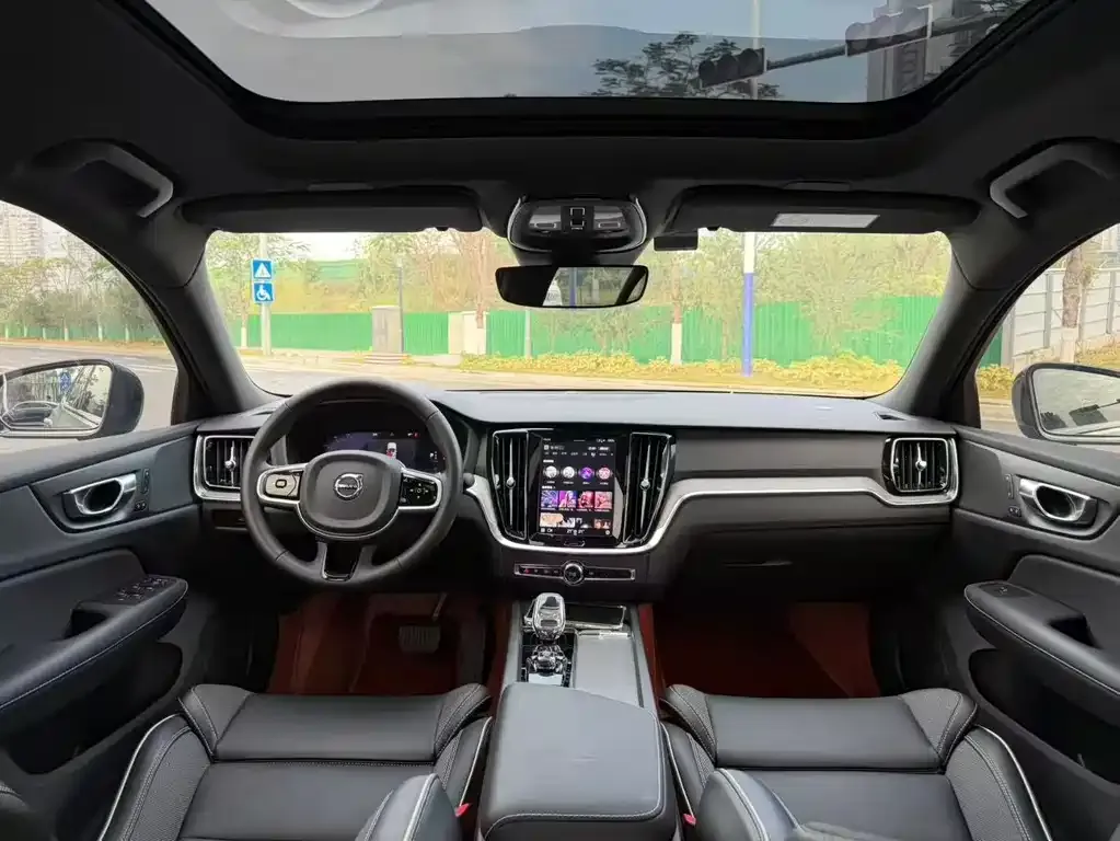 Volvo S60 2024 из CN, фото 6