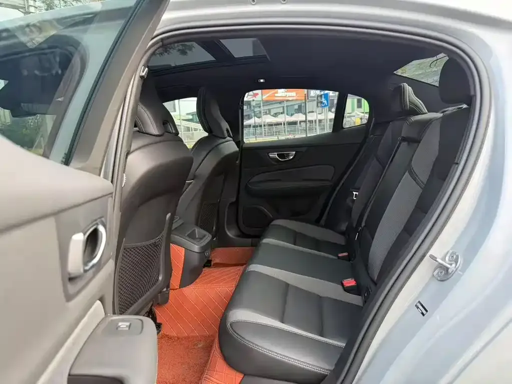 Volvo S60 2024 из CN, фото 9
