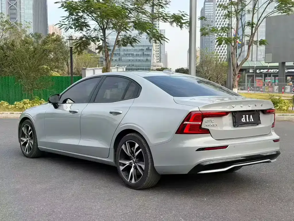 Volvo S60 2024 из CN, фото 8