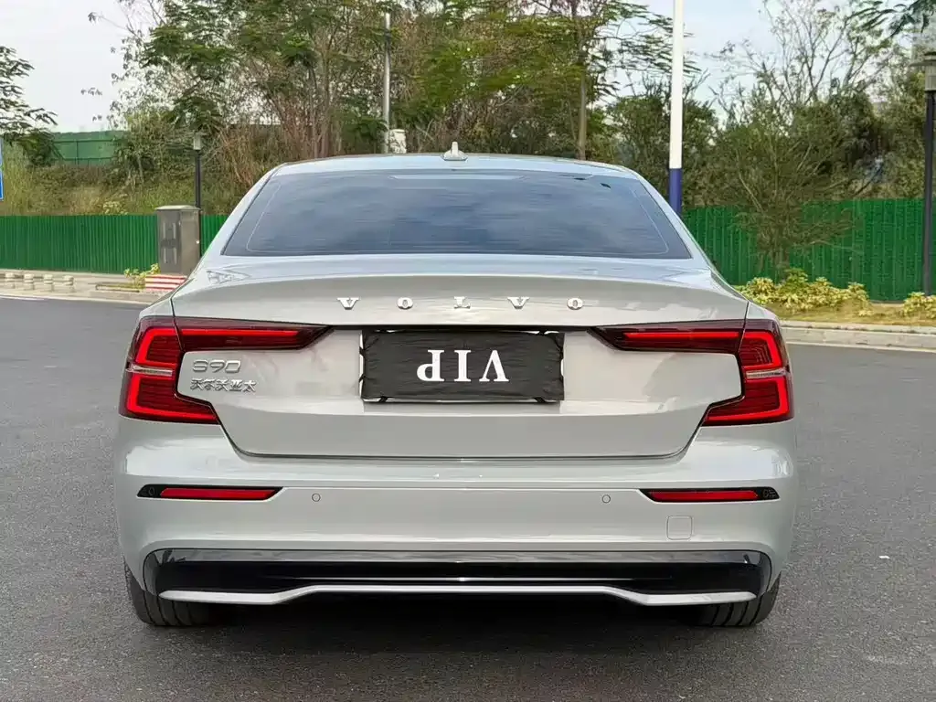 Volvo S60 2024 из CN, фото 2