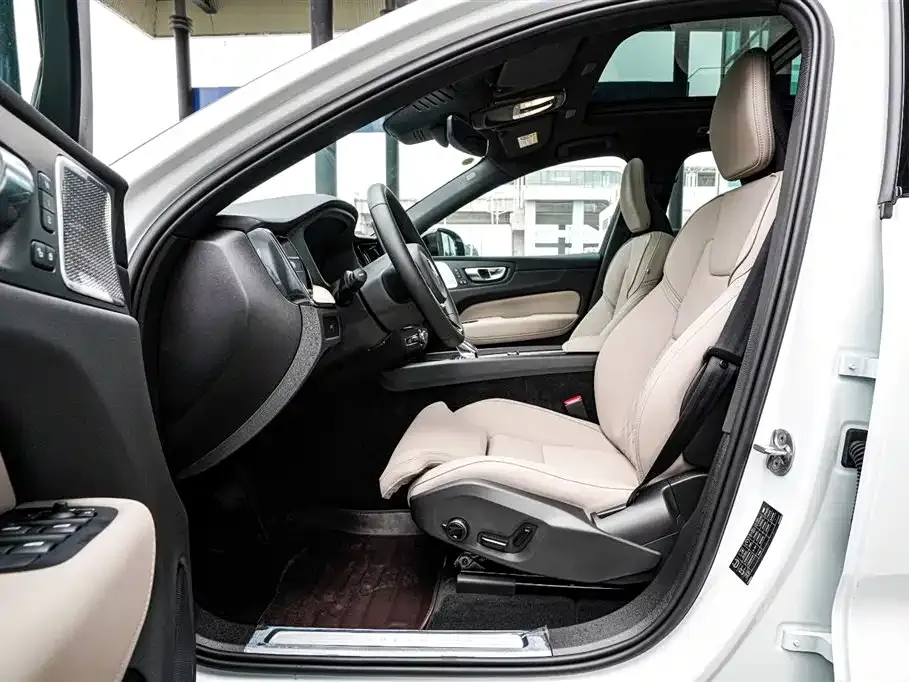 Volvo XC60 2025 из CN, фото 4