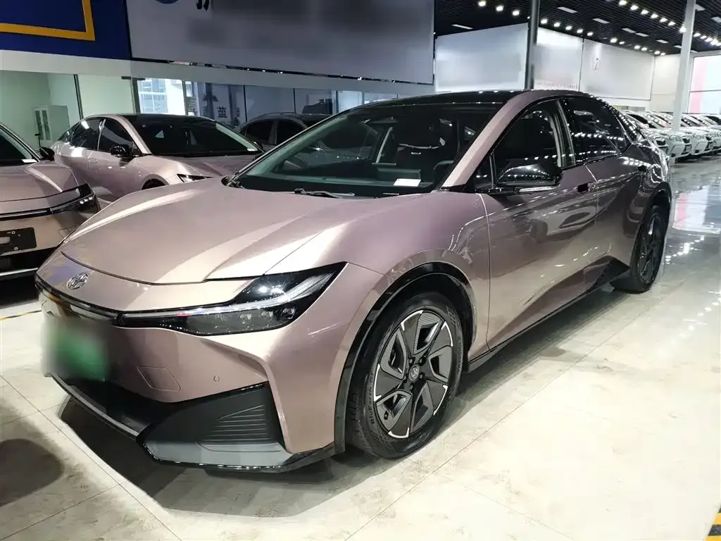 Toyota bZ3 2023 из CN, фото 1