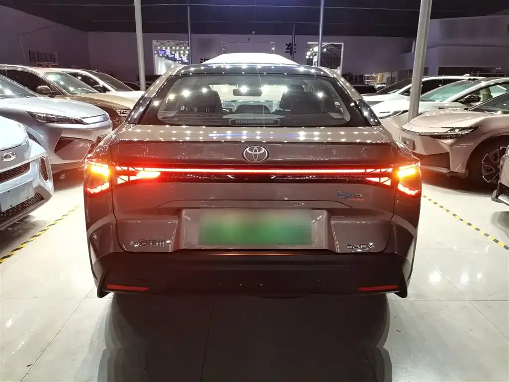 Toyota bZ3 2023 из CN, фото 3