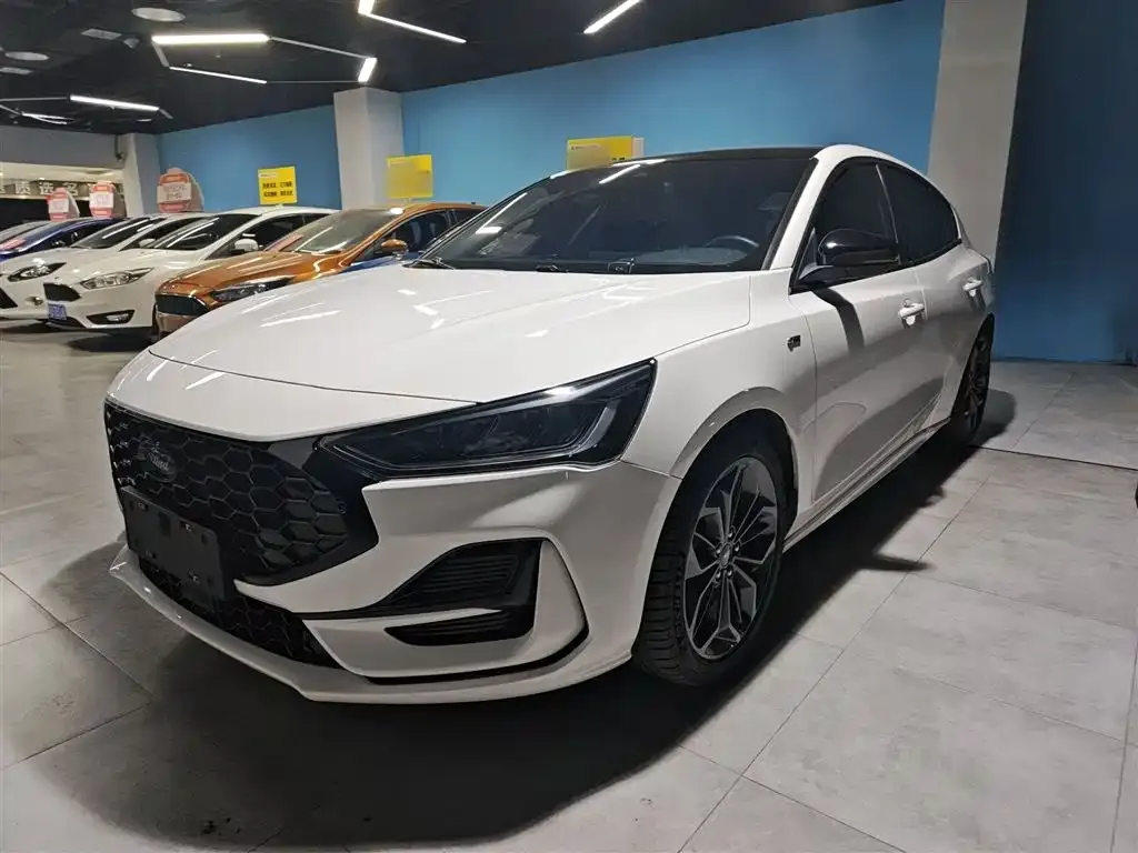 Ford Focus 2023 из CN, фото 4