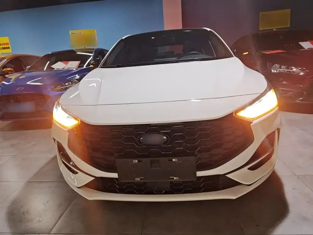 Ford Focus 2023 из CN, фото 10