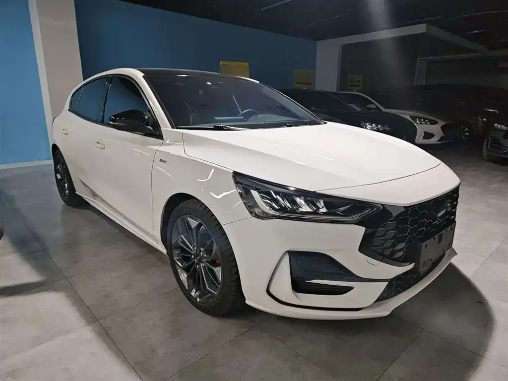 Ford Focus 2023 из CN, фото 9