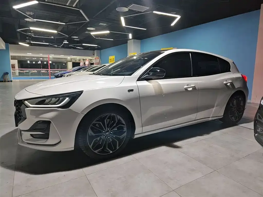 Ford Focus 2023 из CN, фото 8